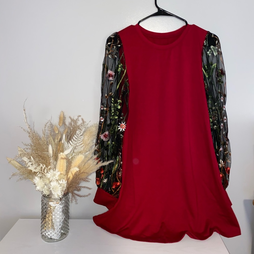 Mesh embroidered sleeve Woman’s Dress Size M